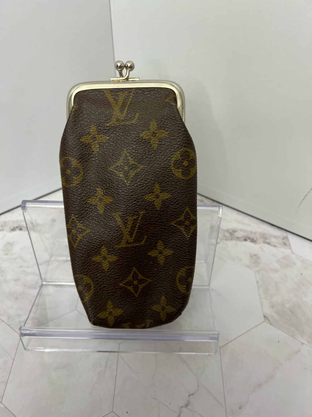Vintage Louis Vuitton Monogram Canvas Kiss-Lock Coin Pouch in Brown and Gold - Picture 3 of 4